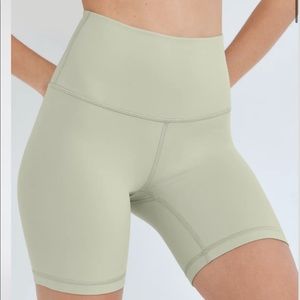 Aritizia tnaButter 7” shorts